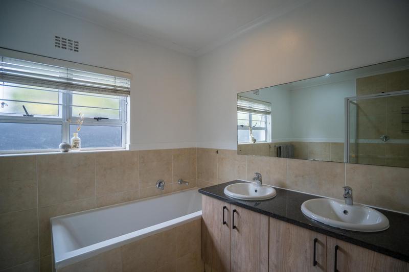 3 Bedroom Property for Sale in Sunningdale Western Cape